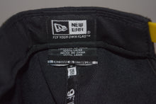 Load image into Gallery viewer, Disney X New Era Donald Duck Snapback 9Fifty