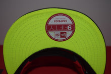 Load image into Gallery viewer, MLB New Era Cleveland Indians Chief Wahoo "Carbon Fibre" Snapback 9Fifty