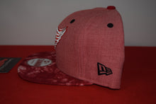 Load image into Gallery viewer, NHL New Era Detroit Red Wings Red Dye Design Lid Snapback 9Fifty