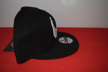 Load image into Gallery viewer, Marvel X New Era Venom Snapback Hat 9Fifty