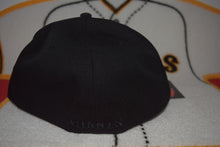 Load image into Gallery viewer, NPB New Era Yomiuri Giants Black on Black Fitted 59Fifty