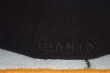 Load image into Gallery viewer, NPB New Era Yomiuri Giants Black on Black Fitted 59Fifty