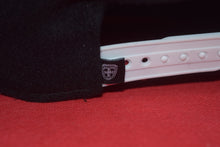 Load image into Gallery viewer, Fitted Hawaii New Era Wealth Snapback 9Fifty