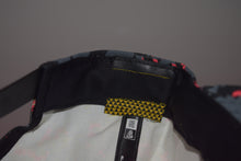 Load image into Gallery viewer, Fitted Hawaii X New Era Shark Snapback 9Fifty