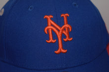 Load image into Gallery viewer, FRSH Company X New Era MLB New York Mets Bad Bunny Snapback 9Forty