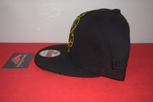 Load image into Gallery viewer, Kidrobot X New Era Family Guy Snapback 9Fifty