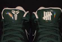 Load image into Gallery viewer, Nike X Undefeated Kobe 4 Protro Milwaukee Giannis Fir