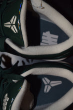 Load image into Gallery viewer, Nike X Undefeated Kobe 4 Protro Milwaukee Giannis Fir